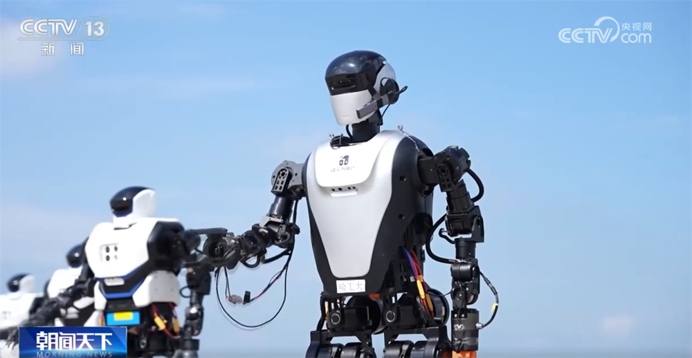 “十四五”时期，我国机器人产业发展成效显著，实现“从小到大”的跨越